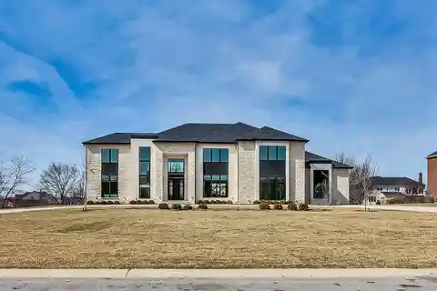 Urban Chic Contemporary Luxury Home