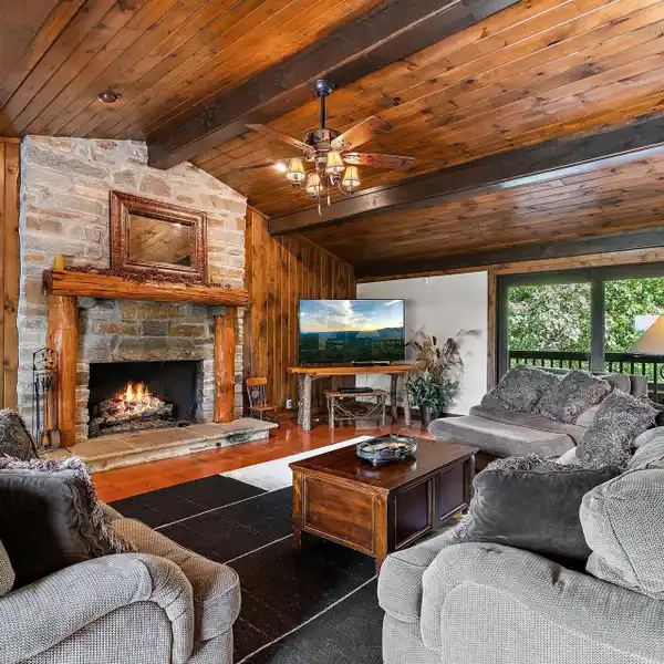 RUSTIC LUXURY AND COMFORT