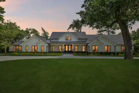Refined Retreat Near the Heart of Green Hills