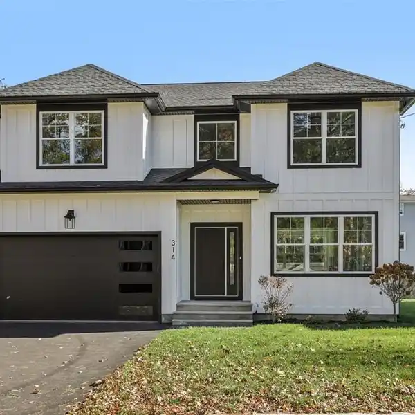 FRESH MODERN LIVING IN A PEACEFUL RETREAT