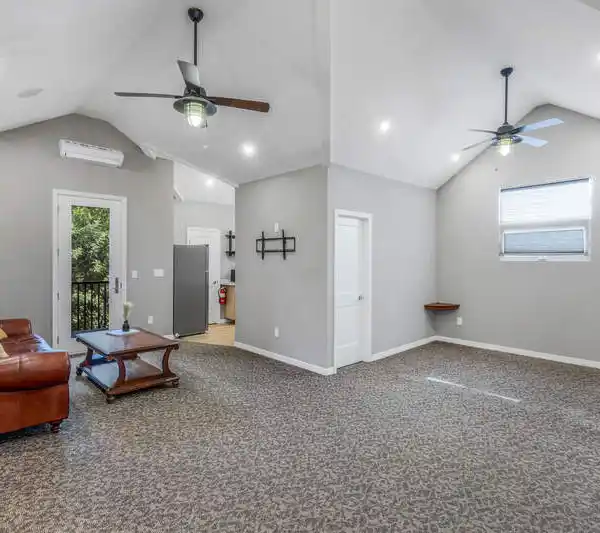 BONITA TERRA ESTATE WITH POOL, GUEST SUITE, GARAGE