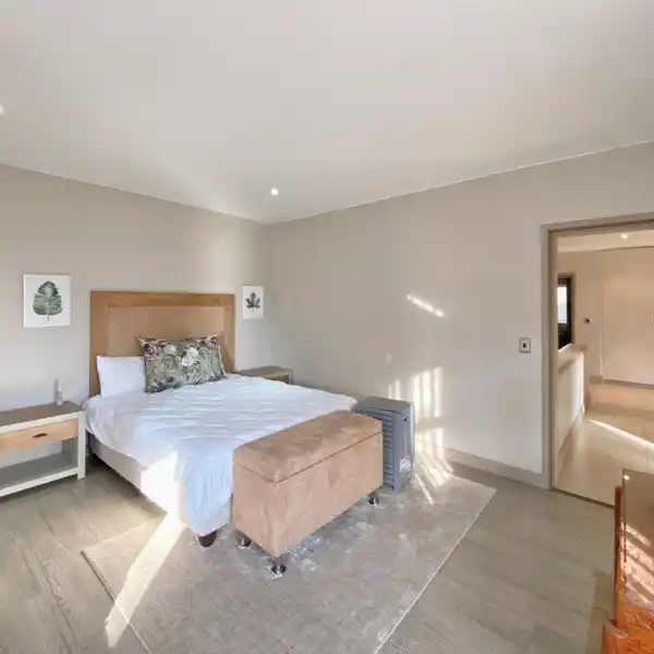 PALATIAL HOME WITH STUNNING TREETOP VIEWS