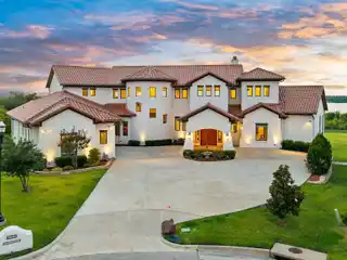 Unmatched Elegance and Comfort on Lake Lewisville