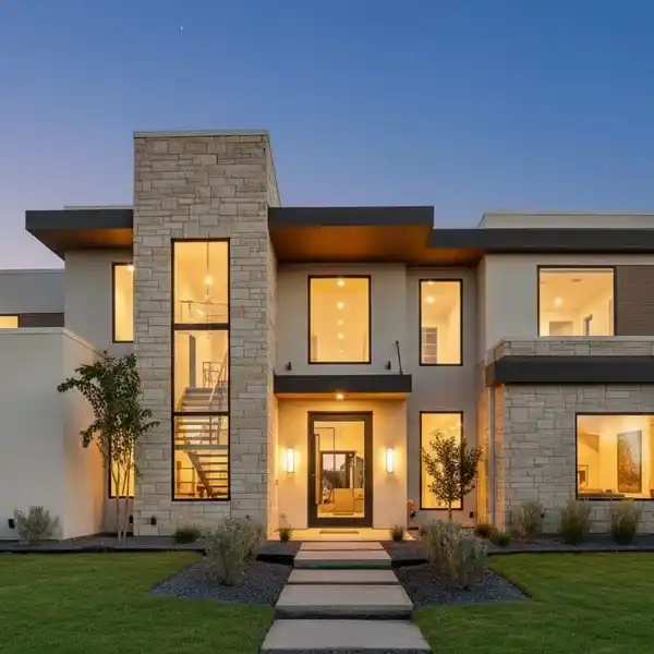 SUN-FILLED INTERIORS WITH EXPANSIVE GLASS WALLS