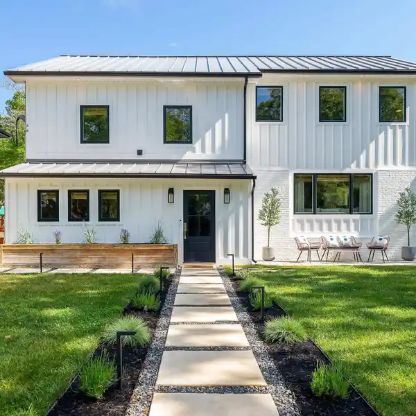 CRAFTSMAN CHARM MEETS MODERN COASTAL LIVING