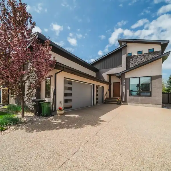 EXCEPTIONALLY-BUILT HOME IN WINDERMERE