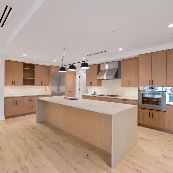 LARGE CORNER RESIDENCE AT FRONTGATE | AVON