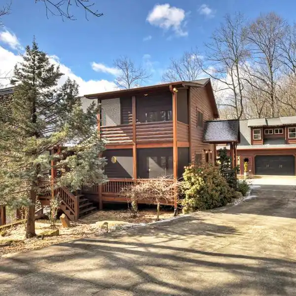 IMMACULATELY MAINTAINED MOUNTAIN ESTATE
