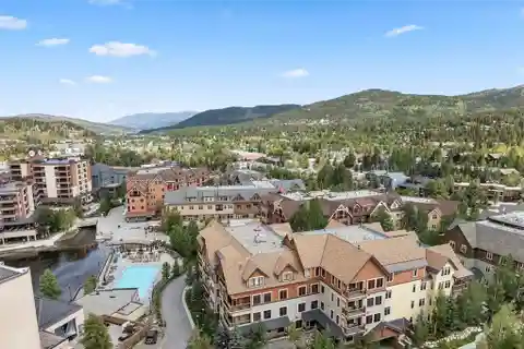 Beautiful Water House Residence