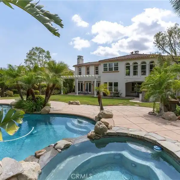 ELEGANT ESTATE IN MONT CALABASAS – LUXURY GATED LIVING