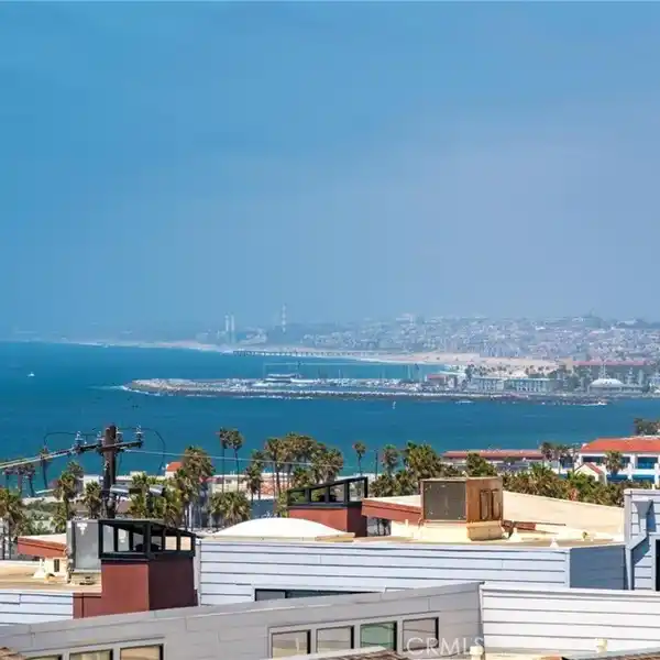 ELEGANT END UNIT WITH COASTAL CHARM