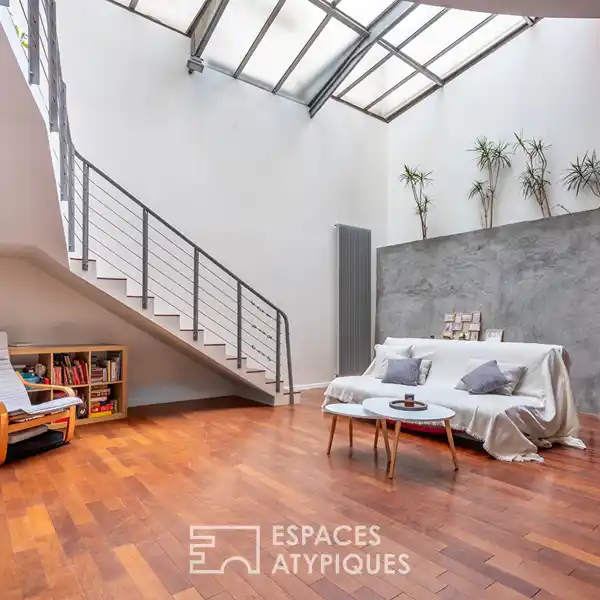 CONTEMPORARY TWO-LEVEL LOFT