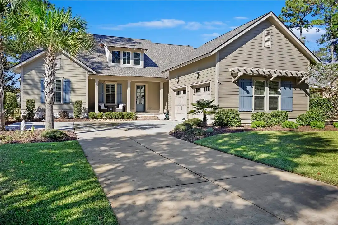 Beautiful Lowcountry Style Home on the Golf Course