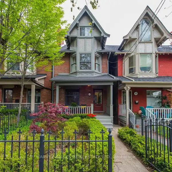 TASTEFULLY RENOVATED AND VERSATILE HOME