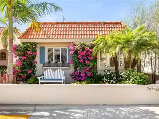 Remodeled Beach Cottage with Courtyard Elegance