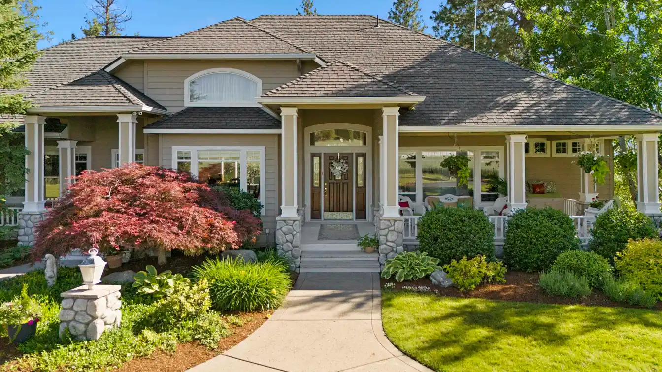 Beautiful Custom Home with Stunning Views of the Palouse
