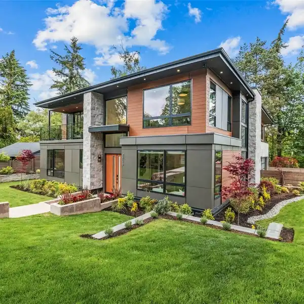 MODERN LIVING IN CHARMING MEDINA HEIGHTS