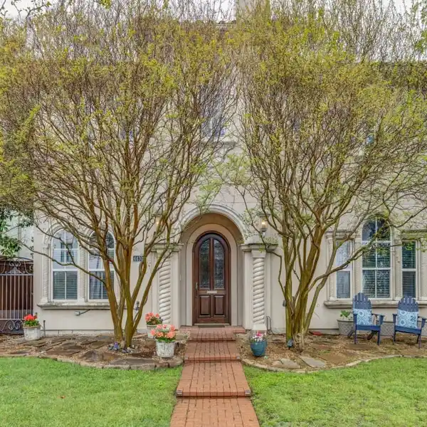 GORGEOUS MEDITERRANEAN SINGLE-FAMILY ATTACHED HOME