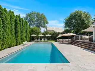 Hamptons Chic Rental Near Beach