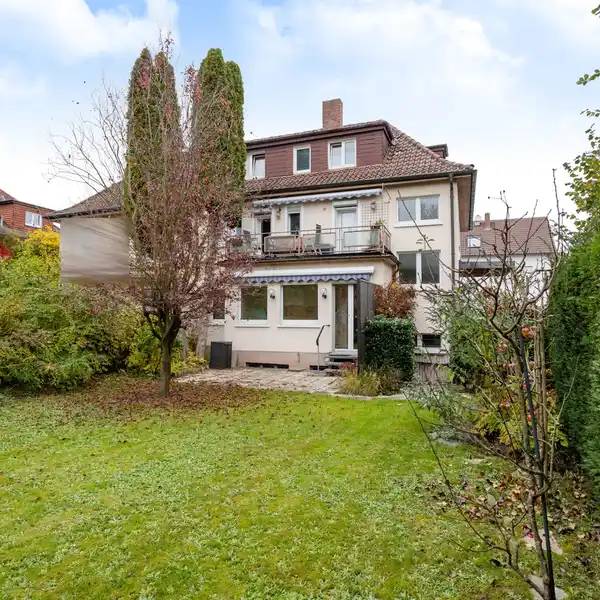 CHARMING HOME IN AN UPSCALE AREA