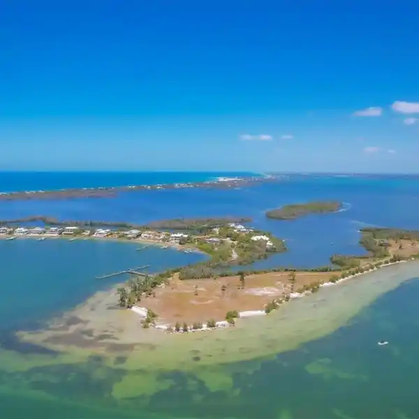 EXTRAORDINARY THREE SISTERS ISLAND PROPERTY