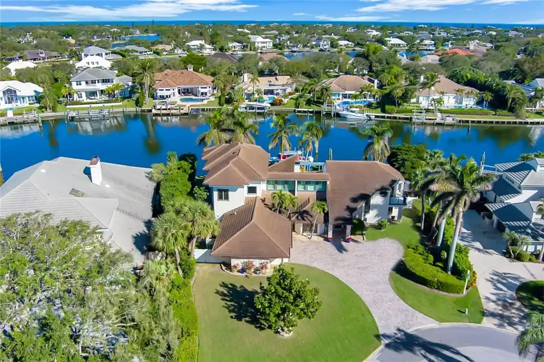 Spacious Five Bedroom Waterfront Estate in the Moorings