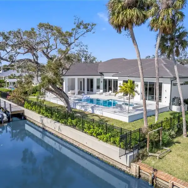 BEAUTIFUL 2024 CUSTOM BUILD WITH ALL THE AMENITIES