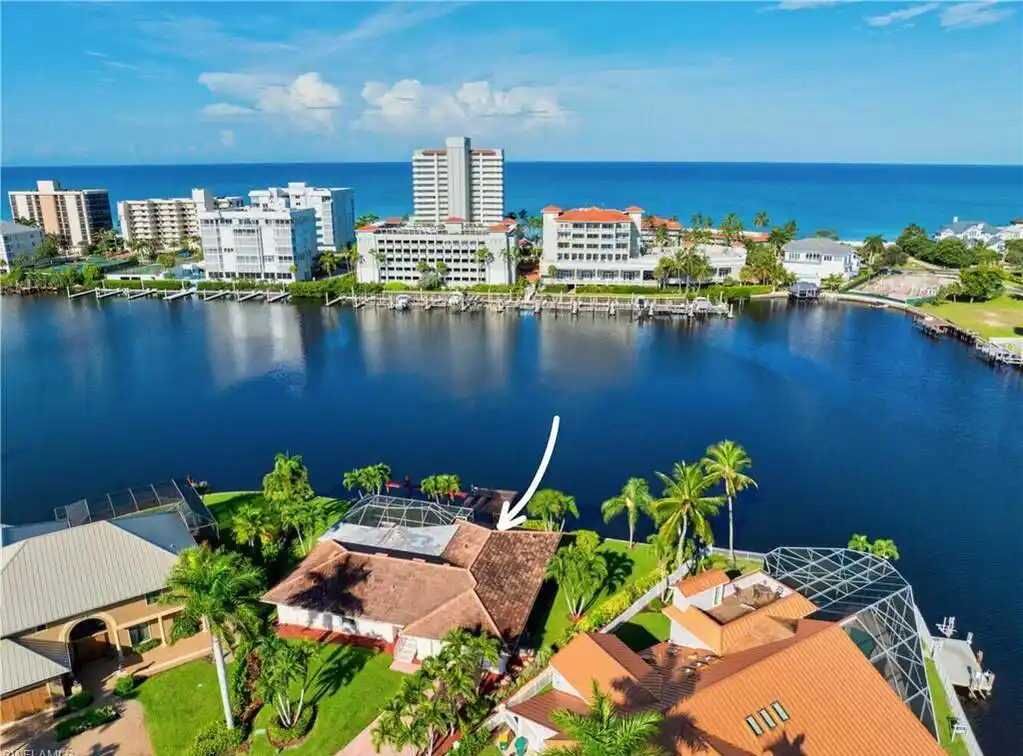 Point Property with Panoramic Bay Views