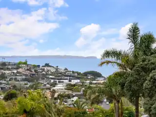 An Extraordinary Mairangi Bay Lifestyle