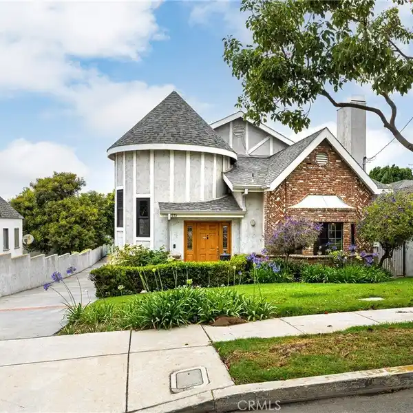 EXCEPTIONAL HOME IN A DESIRABLE NEIGHBORHOOD