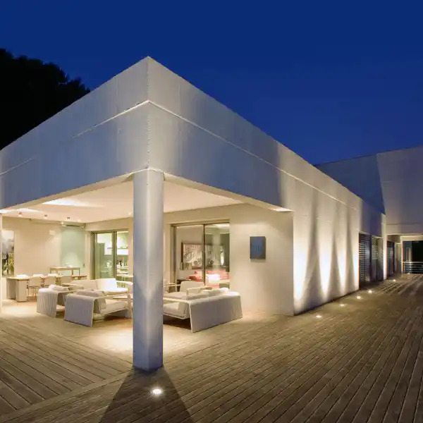 MODERN ARCHITECT DESIGNED AVANT GARDE VILLA