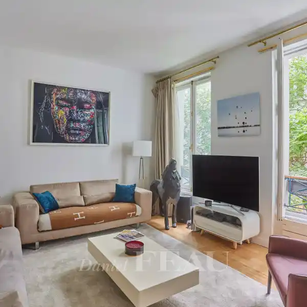 CHARMING ONE BEDROOM PARIS APARTMENT
