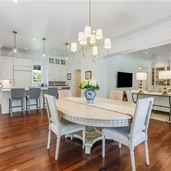 CHARLESTON-STYLE CHARM MEETS MODERN LUXURY