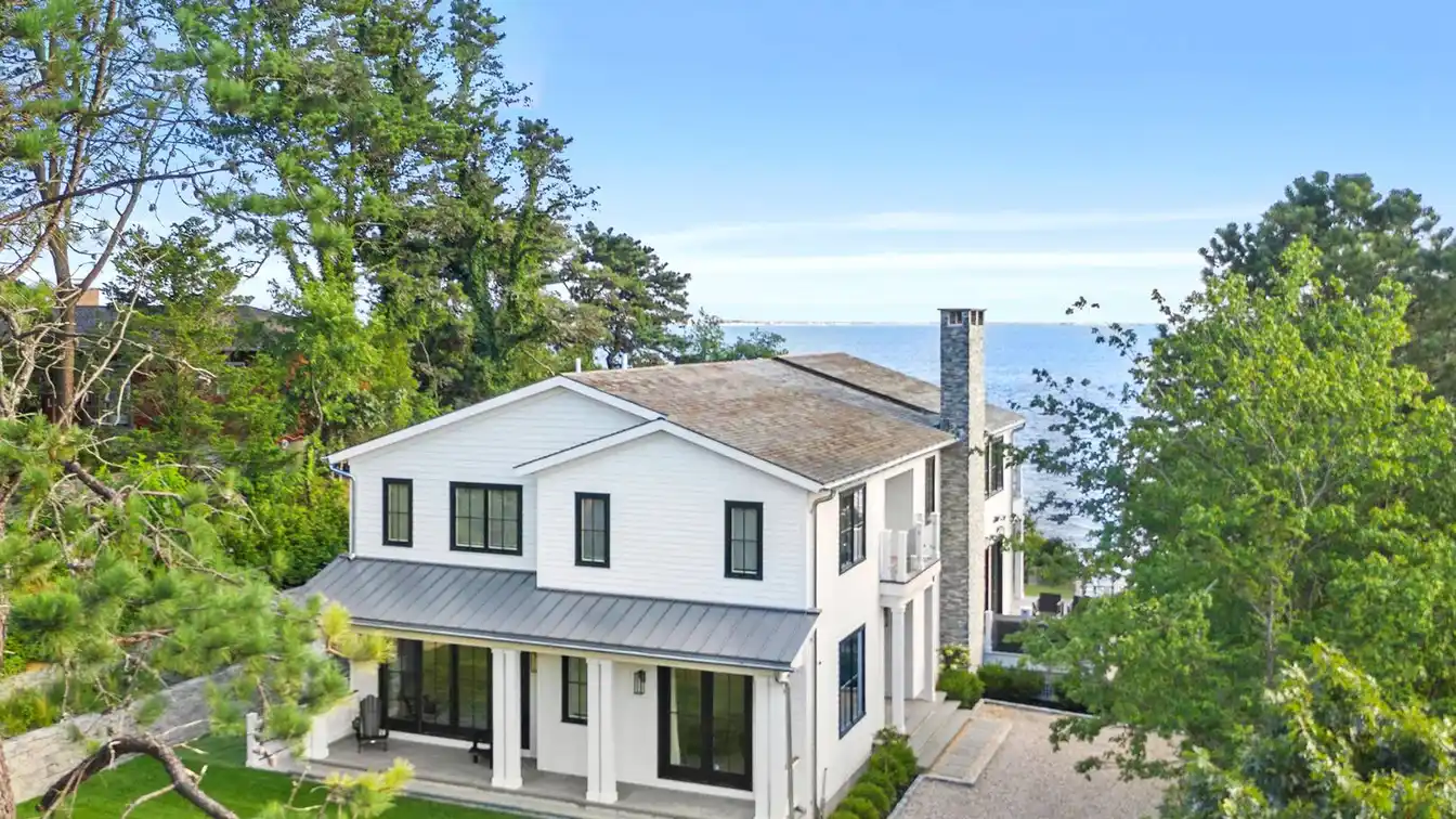 Bayfront Shingle-style Sophistication on Shinnecock Bay
