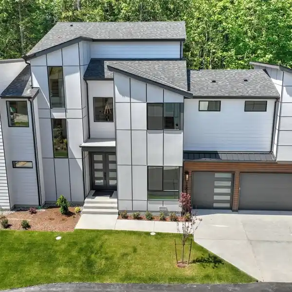 METICULOUSLY CRAFTED HOME IN CASSIOPEIA