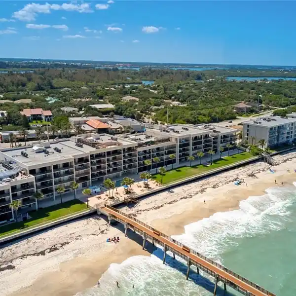 ELEGANT RETREAT WITH BREATHTAKING OCEAN VIEWS