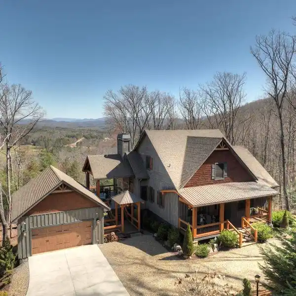 STUNNING LUXURY MOUNTAIN CABIN WITH INCREDIBLE VIEWS