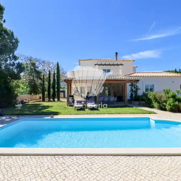 CHARMING FOUR BEDROOM VILLA IN VALE DEL REI
