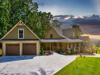 Furnished Mountain Retreat with Panoramic Year-Round Views