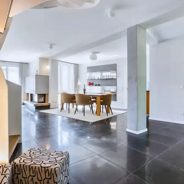 BRIGHT AND MODERN PENTHOUSE MAISONETTE APARTMENT WITH ROOF TERRACE