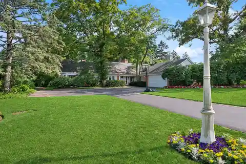 Picturesque Glencoe Ranch Steps from the Lake
