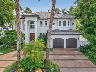 Lavish Estate with Soaring Floor-To-Ceiling Windows
