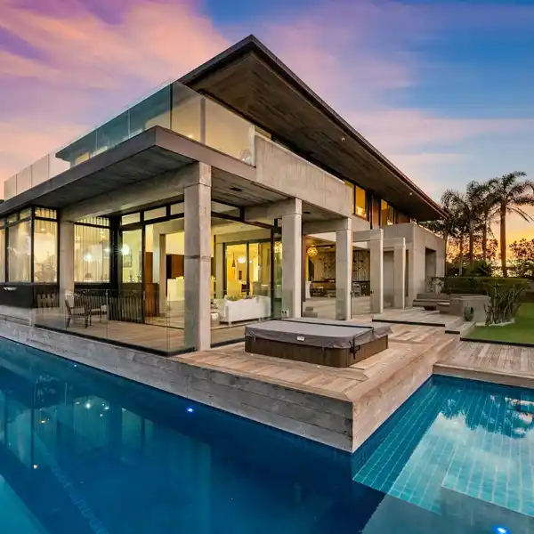 RESORT-LIKE ARCHITECTURAL GRANDEUR