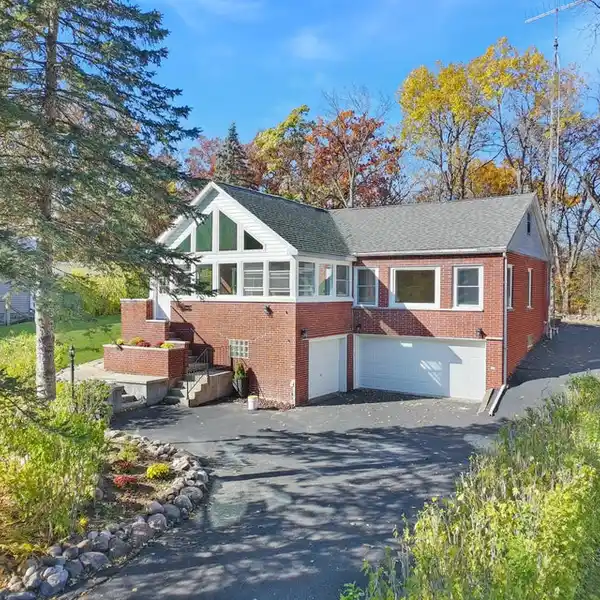 UPDATED COUNTRY RETREAT WITH BOAT SLIP ACCESS