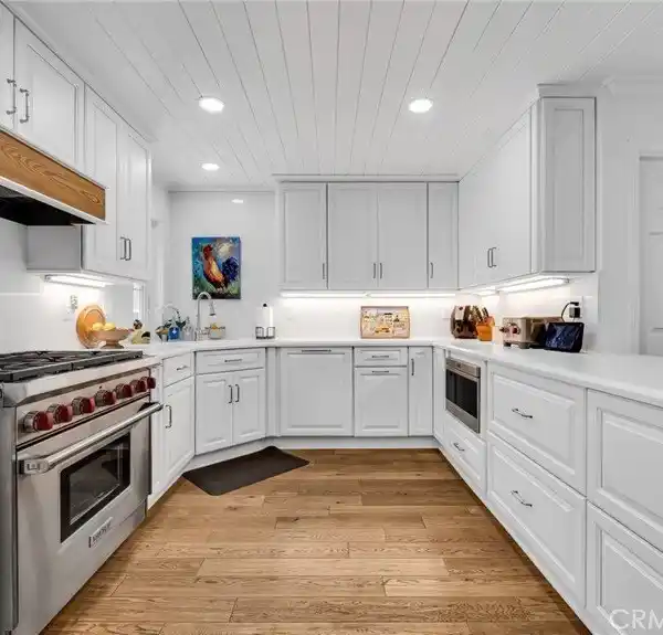 ELEGANT TOWNHOME WITH DESIGNER UPGRADES