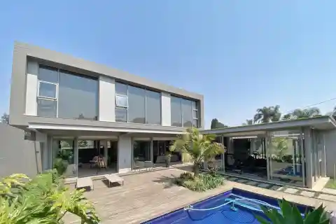 Sunlit Sophistication with Party-ready Patios