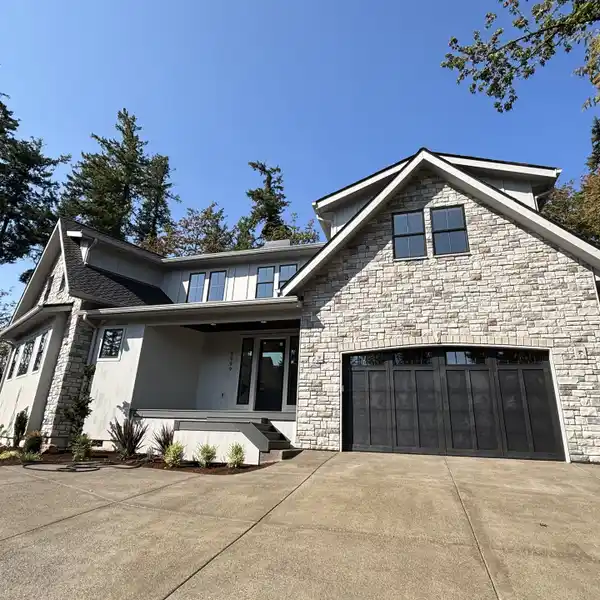 STUNNING WEST HAVEN HOME WITH LUXURIOUS FINISHES