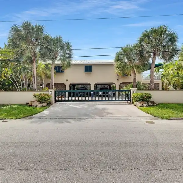 MODERN DESIGN WITH THE ULTIMATE KEY WEST LIFESTYLE