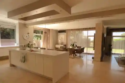 Opulent Double-storey Home in Exclusive Area