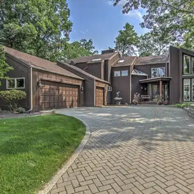BEAUTIFUL LAKEFRONT HOME IN SHOREWOOD FOREST